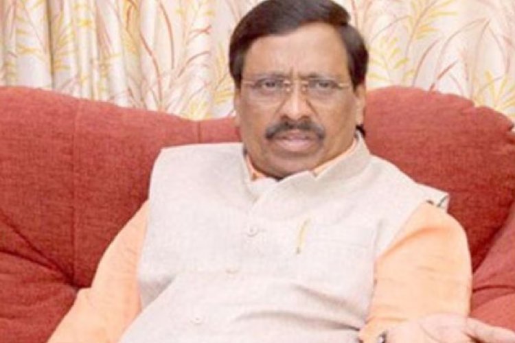 'जबरन पिलाया गोमूत्र, उखाड़ लिए बाल...' उद्धव ठाकरे के करीबी विनायक राउत पर बहू के गंभीर आरोप, केस दर्ज
