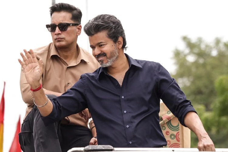 तमिलनाडु में सियासी भूचाल! AIADMK के 10 और विधायक TVK में शामिल होने को तैयार, विजय की पार्टी बहुमत के करीब