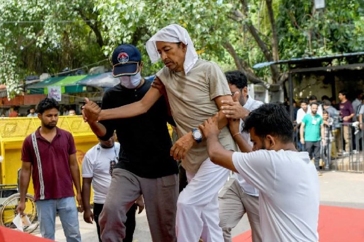 ''दो दिन में मौत हो सकती है... सोनम वांगचुक को जबरन खिलाया जाए...'' हाई कोर्ट में याचिका