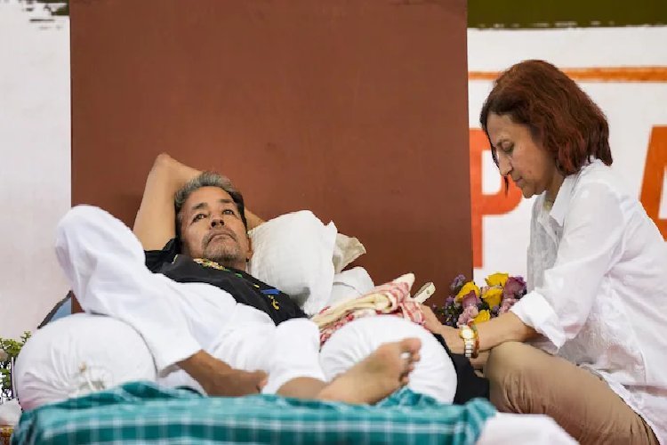 सोनम वांगचुक की 21 दिन की भूख हड़ताल: पत्नी की अपील ठुकराई, दिल्ली पुलिस ने अस्पताल पहुंचाया!
