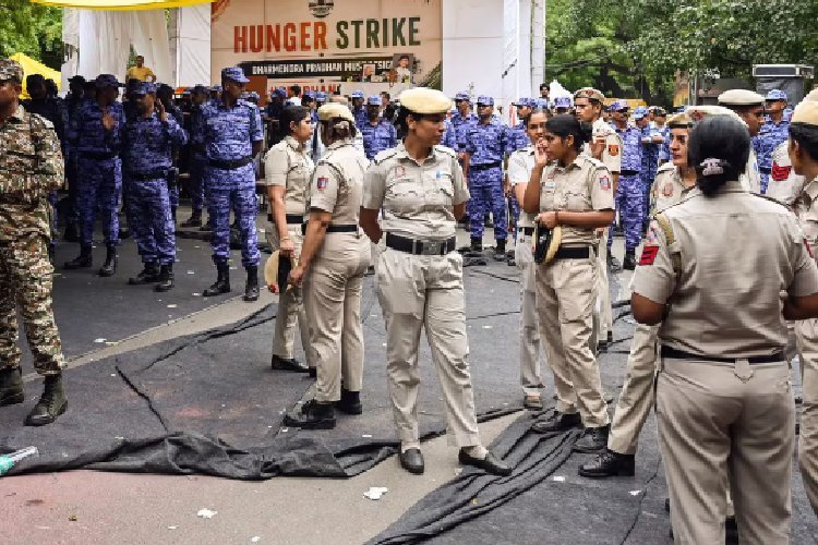 क्या जंतर-मंतर पर आज खत्म हो जाएगा प्रदर्शन? दिल्ली पुलिस ने खाली करने के लिए कहा, फोर्स बढ़ाई