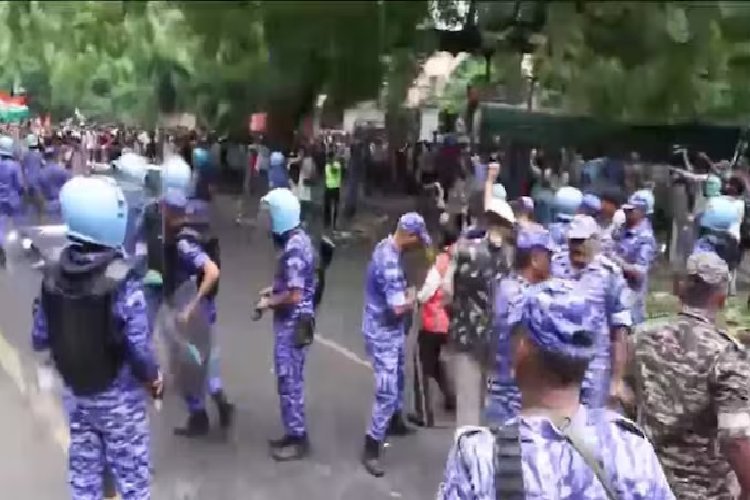 संसद मार्च से पहले जंतर-मंतर पर अफरा-तफरी, पुलिस ने किया लाठीचार्ज