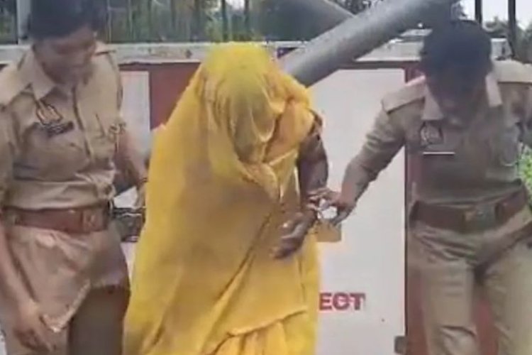 बलिया में इश्क का हाई वोल्टेज ड्रामा! प्रेमी को बुलाने की जिद में मोबाइल टावर पर चढ़ी विवाहित महिला, घंटो तक थमी रहीं सांसें
