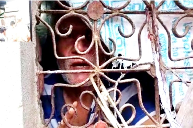 पत्नी के खौफ में 10 दिन कमरे में कैद रहा शिक्षक, पुलिस से बोला- ताला मत खोलना