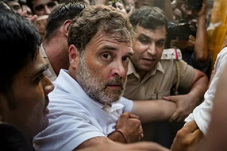 राहुल के प्रदर्शन पर AAP-Congress में घमासान, CJP आंदोलन कमजोर करने की साजिश का आरोप