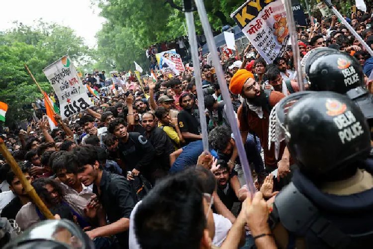 ‘चलो संसद’ मार्च पर दिल्ली पुलिस पर अत्यधिक बल प्रयोग का आरोप, हाईकोर्ट ने मांगा CCTV फुटेज, सबूत संरक्षित करने का आदेश