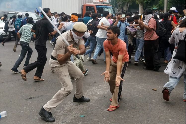 दिल्ली में हिंसा करने वालों पर होगी कानूनी कार्रवाई, कई लोगों का पासपोर्ट हो सकता है रद्द. कड़े एक्शन की तैयारी में दिल्ली पुलिस