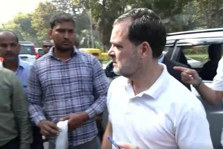 राहुल गांधी के आवास पर विपक्षी सांसदों का जमावड़ा, खाली बसें भी बुलाईं। जंतर-मंतर पर पुलिस अलर्ट! आज रात बड़ा एक्शन होने की संभावना!