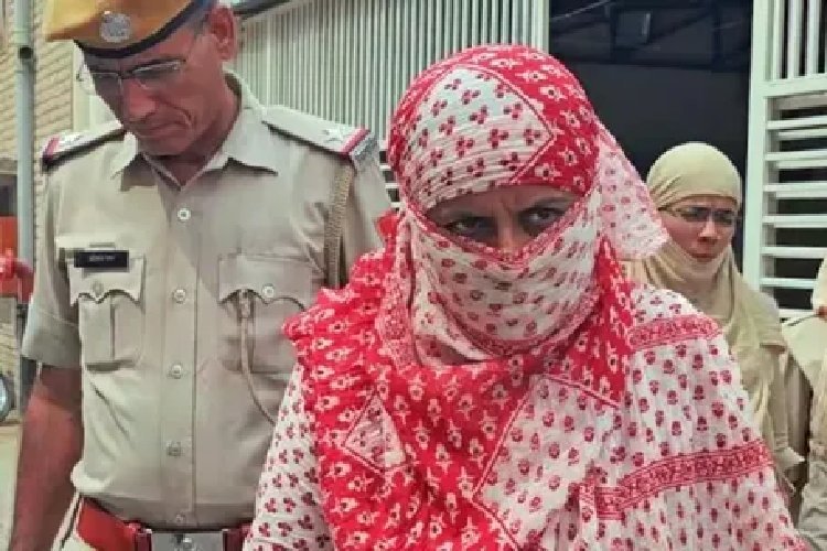चाय बनाने के बहाने कमरे में आती थी, स्पाई कैमरे से वीडियो बनाए, बाड़मेर में नर्स ने डॉक्टर से 2 करोड़ रुपए ऐंठे