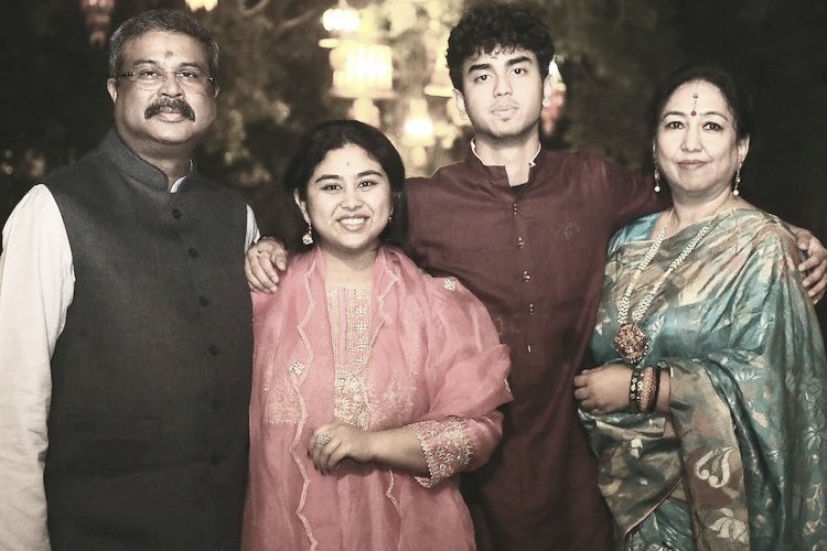 6.92 करोड़ रूपये की दौलत, करोड़ों की जमीन और निवेश...जानिए कितने अमीर हैं शिक्षा मंत्री धर्मेंद्र प्रधान