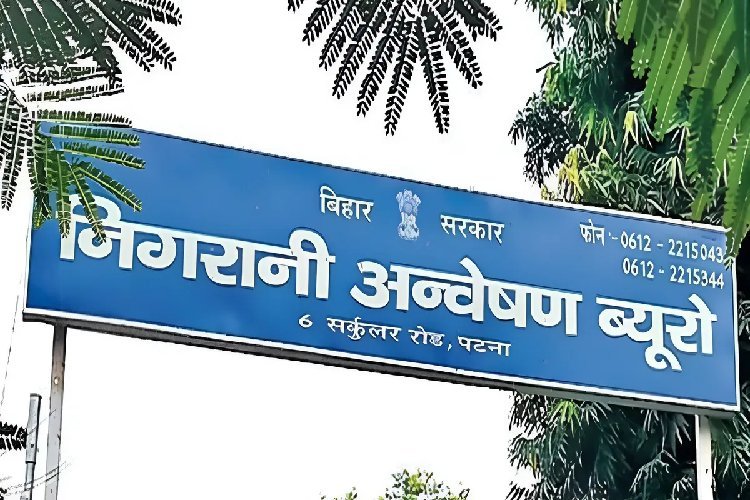चपरासी के पास अकूत दौलत, थार से आता था ऑफिस, पत्नी के नाम 34 जमीनों की रजिस्ट्री 