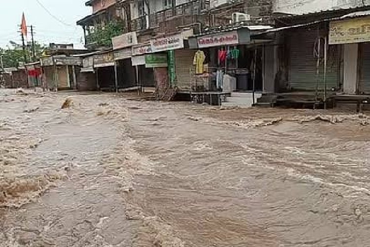 मानसून का कहर! ओडिशा, झारखंड, MP और छत्तीसगढ़ में भारी बारिश का अलर्ट, असम-गुजरात में बाढ़ ने मचाया तबाही, हाई अलर्ट पर NDRF