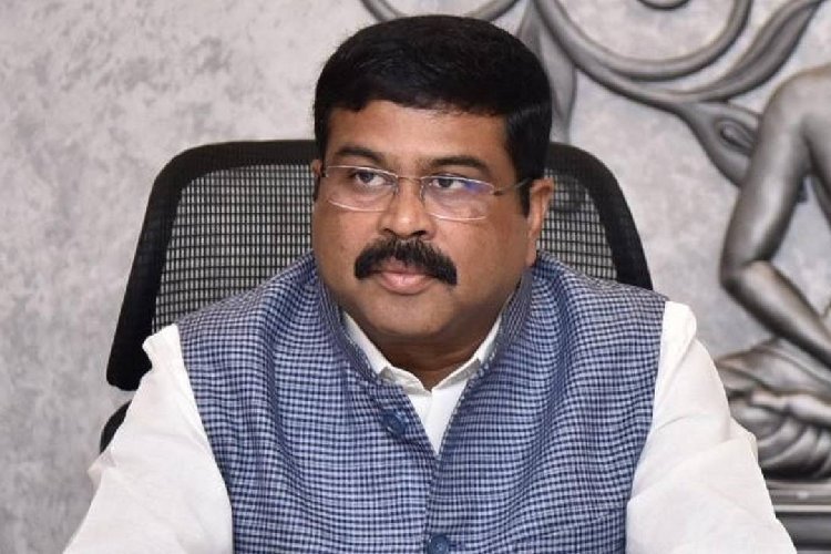 नया शिक्षा मंत्री कौन? प्रधान के इस्तीफे पर संजय राउत का बड़ा दावा, इन्हें मिला प्रभार...