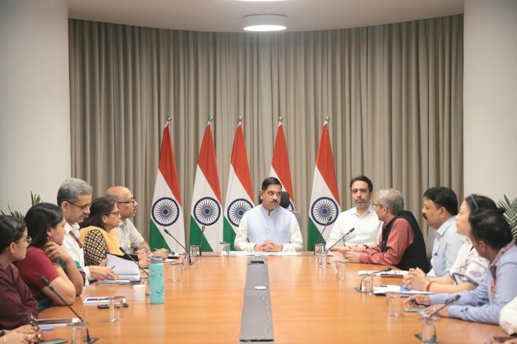 नए शिक्षा ने प्रह्लाद जोशी ग्रहण किया पदभार, कहा- PM मोदी के भरोसे पर हर हाल में खरा उतरूंगा