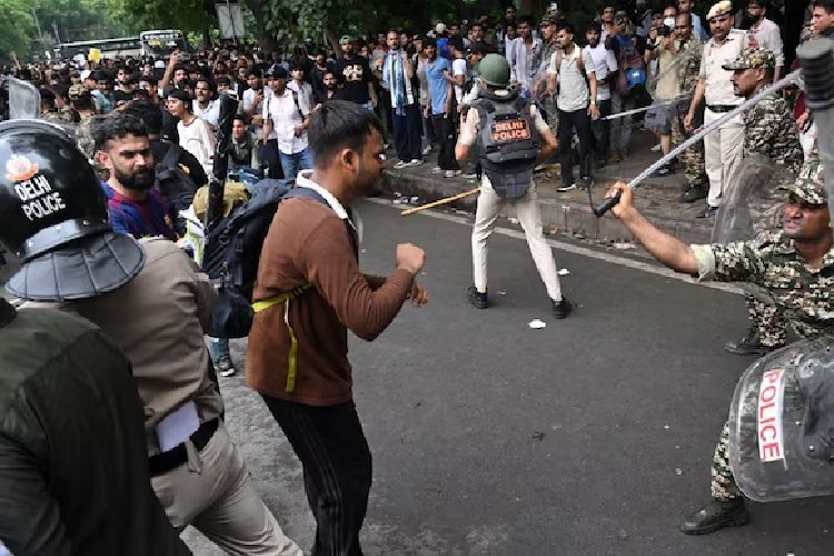 सुप्रीम कोर्ट का बड़ा बयान: आंदोलन के नाम पर लाठीचार्ज नहीं चलेगा! दिल्ली प्रदर्शन पर सख्त टिप्पणी 