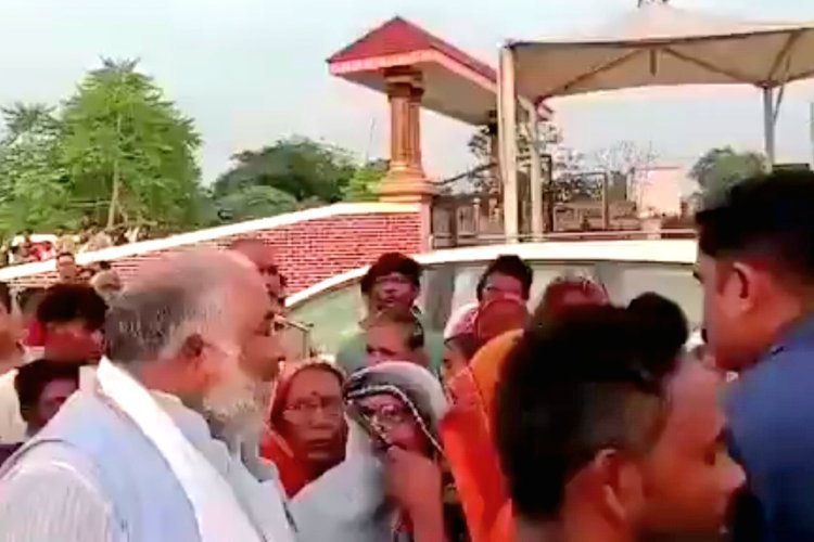 बलिया में परिवहन मंत्री दयाशंकर सिंह का घेराव, कटान कांड पर महिलाओं का गुस्सा, विरोध देखकर गोली की रफ्तार से निकल गए मंत्री