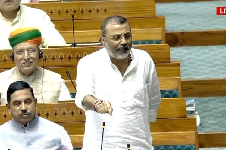 नेहरू पर ‘अय्याश’ टिप्पणी से संसद में संग्राम, निशिकांत दुबे के बयान पर विपक्ष भड़का