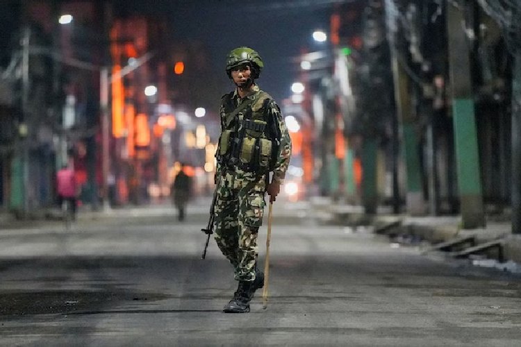 लाउडस्पीकर-झंडे के विवाद में भड़की हिंसा में मंगलवार को भी जला नेपाल! अलर्ट पर भारतीय सुरक्षाबल