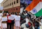 झारखंड के प्रदर्शनकारियों पर लाठीचार्ज होने पर, एनडीए के सांसदों ने सदन में किया प्रदर्शन