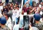 आरजी कर मामला: गिरफ्तारी के एक दिन बाद पूर्व TMC विधायक निर्मल घोष पर अंडे-कीचड़ से हमला, जूतों का हार पहनाया