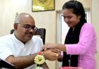 राखी बांधी तो DM ने निभाया भाई का फर्ज, बहन की पढ़ाई बचाने को खुद भरी फीस, जानिए कौन है IAS जितेंद्र सिंह