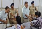 हादसे का दर्द भूलीं घायल महिलाएं, डीएम-एसएसपी को राखी बांधकर मांगा भाई का साथ