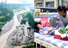 नेपाल बाढ़ के चार दिन बाद मां से मिला 8 साल का बेटा, स्कूल तबाह होने के बाद पेड़ पर चढ़कर बचाई थी जान