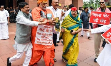 साधु के भेष में प्रदर्शन! पप्पू यादव के खिलाफ शिकायत दर्ज, धार्मिक भावनाएं आहत करने का आरोप