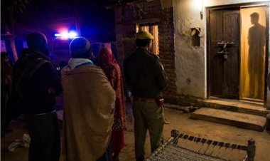 रात 11 बजे कमरे से आने लगीं आवाजें, महिला प्रधान ने कुंडी चढ़ाकर बुलाई पुलिस... दरवाजा खुलते ही हक्के-बक्के रह गए लोग