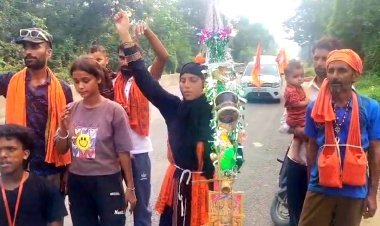 काले बुर्के में कांवर, जुबां पर भोले का नाम, उज़्मा खान बोलीं- सनातन धर्म सबसे अच्छा, योगी जी पर पूरा भरोसा
