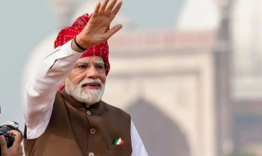 लाल किले से भाषण के दौरान अटके पीएम मोदी, विपक्ष का तंज- ‘बिना टेलीप्रॉम्प्टर के महामानव’