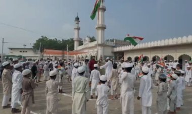 हाथों में तिरंगा, जुबां पर वतन का नाम: हथीन के बड़ा मदरसा के बच्चों का देशभक्ति भरा अंदाज, खेलकूद में भी दिखाया दम