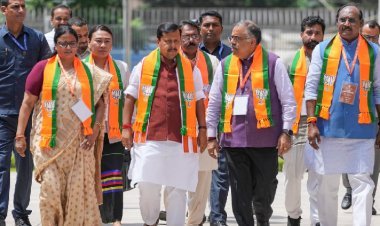 वंदे मातरम् के सिर्फ 2 अंतरे गाने पर बीजेपी का फूटा गुस्सा! कांग्रेस के फैसले की कड़ी निंदा, पूरा गीत गाने का अभियान शुरू
