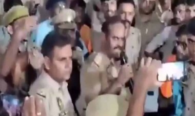 कांवड़ियों के आगे सिस्टम का सरेंडर, दारोगा ने माइक से किया इस्तीफे का ऐलान 