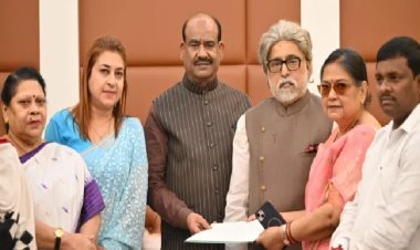 TMC के बागी सांसदों को बड़ा झटका! अभिषेक बनर्जी की याचिका पर सुप्रीम कोर्ट ने जारी किया नोटिस
