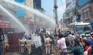पटना में छात्रों का बवाल! बैरिकेडिंग तोड़ी, पुलिस का लाठीचार्ज; कई घायल