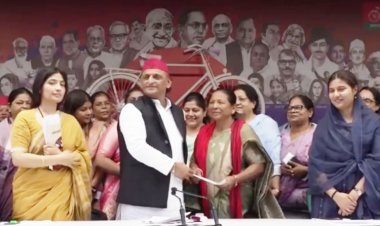 महिलाओं को सालाना 40 हजार नकद, मुफ्त बस यात्रा, छात्राओं को लैपटॉप; सपा ने चुनावी वादों की झड़ी लगाई