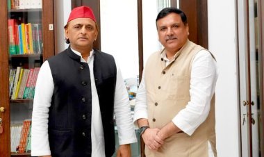 अखिलेश-संजय सिंह की मुलाकात ने बढ़ाई हलचल, आप की एंट्री से कांग्रेस की बढ़ेगी टेंशन?