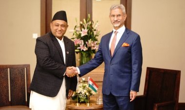 भारत-चीन में किसे चुनेगा नेपाल? विदेश मंत्री शिशिर खनाल बोले- मां की जगह पिता नहीं ले सकता...