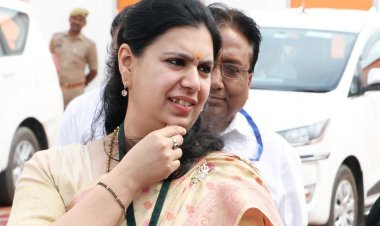 मां विंध्यवासिनी का जिक्र, मिर्जापुर की यादें और इस्तीफा… क्या चुनाव लड़ेगी दिव्या मित्तल? अनुप्रिया से टकराव के बाद हुआ था तबादला