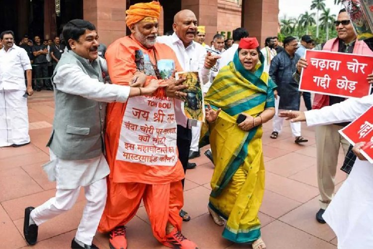 साधु के भेष में प्रदर्शन! पप्पू यादव के खिलाफ शिकायत दर्ज, धार्मिक भावनाएं आहत करने का आरोप