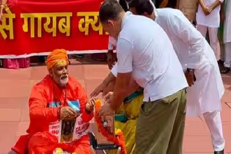 राम मंदिर चोरी को लेकर नाटक पर राहुल गांधी-अखिलेश यादव के खिलाफ भी शिकायत