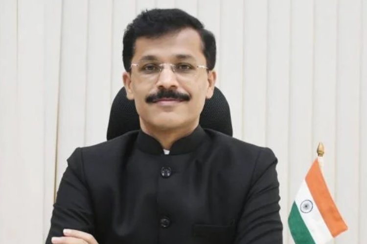 कौन है IAS तुकाराम मुंडे, 25 साल की नौकरी... 25 से ज्यादा तबादले...फूड कमिश्नर बनते ही 1100 निरीक्षण, 56 रेस्टोरेंट सील
