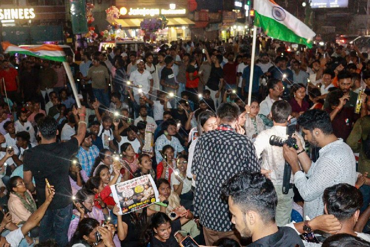 सोनम वांगचुक स्टाइल भूख हड़ताल! झारखंड में सैकड़ों छात्र जेपीएससी गड़बड़ी के खिलाफ सड़क पर