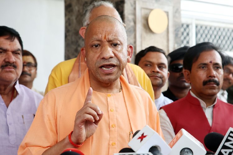 सदन में कामकाज ठप होने पर भड़के CM योगी ने विपक्षी को दिखाया आईना