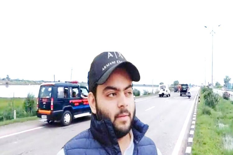 अली अहमद के काफिले में अचानक हलचल! जालौन पहुंचते ही बदला रूट, 2 मिनट के ठहराव ने बढ़ाया सस्पेंस