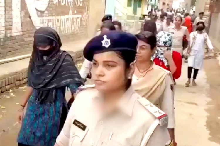 घरवालों से कहा- पढ़ाई करने शहर जा रहे हैं, होटल में मिलीं 15 युवतियां, ने पकड़ा तो खुली कहानी