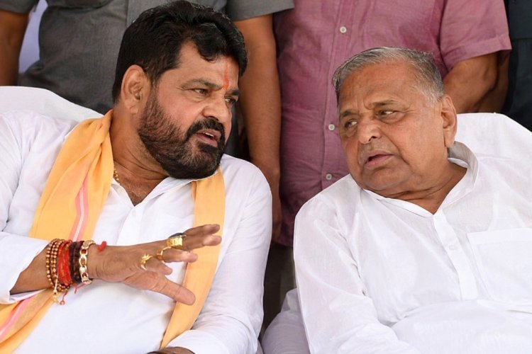 सैफई परिवार की तारीफ में ब्रजभूषण ने खोला दिल, राजनीति अपनी जगह, लेकिन संस्कार सीखने हों तो नेताजी के घर जाओ!