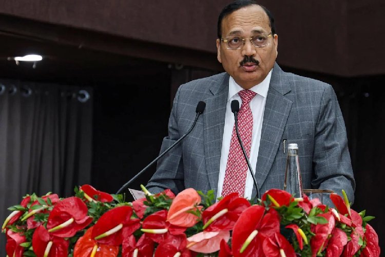 CJI सूर्यकांत का विरोध करने वाले छात्रों पर गिरी गाज, नहीं बन पाएंगे वकील