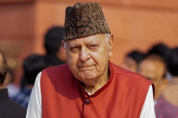 आजादी के दिन फारूक अब्दुल्ला की बड़ी मांग: ''जम्मू-कश्मीर को बिना देरी राज्य का दर्जा दो''